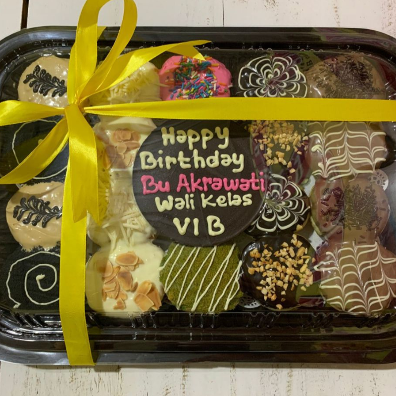 Donat paket ulang tahun isi 20